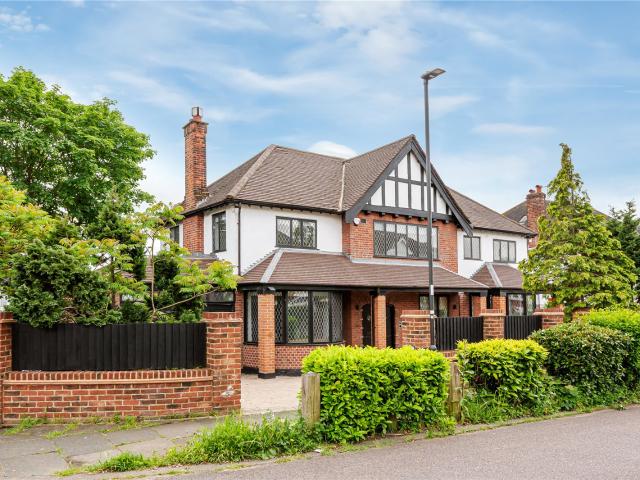 House for rent in New Southgate, Greater London