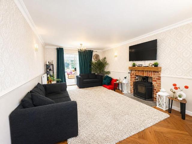 House for rent in Staniland, Boston