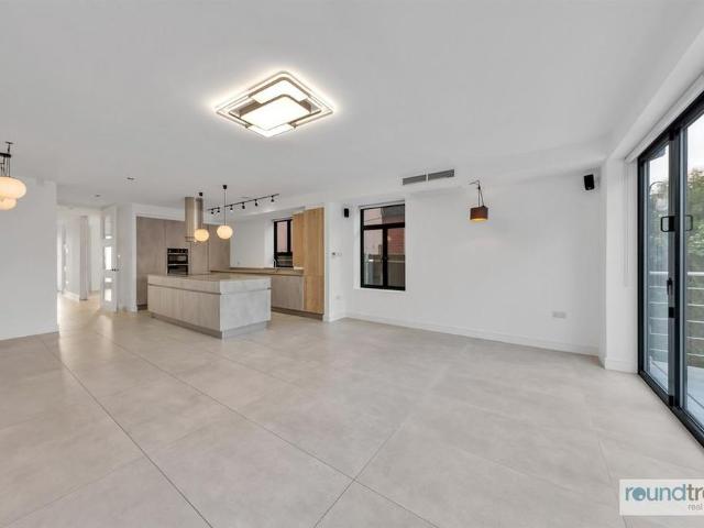 House for rent in London Borough of Barnet, Greater London