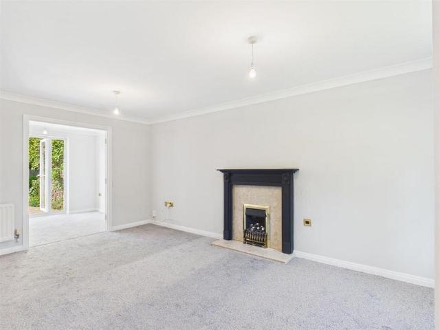 House for rent in Green Close, Warwickshire