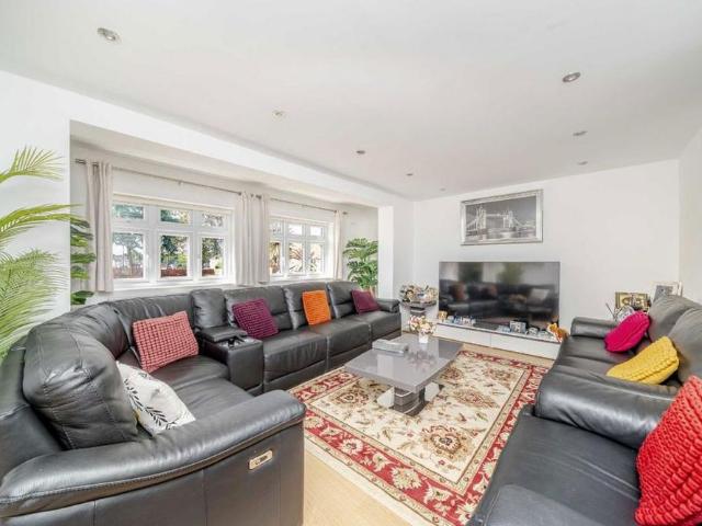 House for rent in Mill Hill, Greater London
