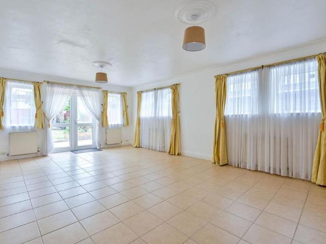 House for rent in Royal Borough of Kingston upon Thames, Greater London