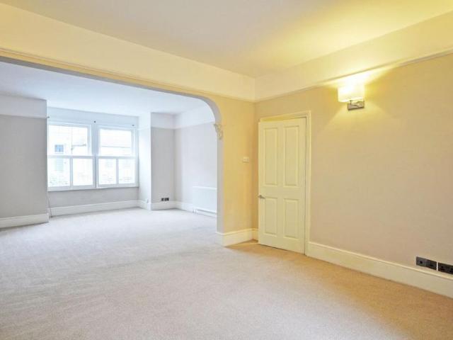 House for rent in Mortlake, Greater London