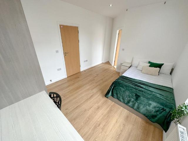 House for rent in Calderstones