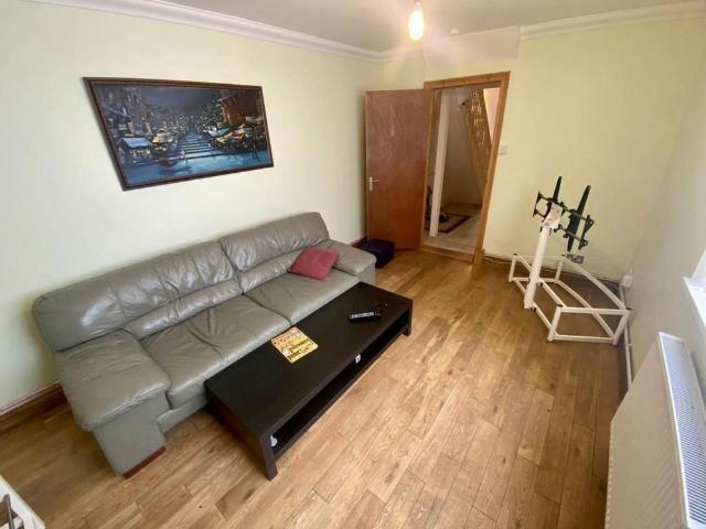 House for rent in Nangreaves, Wales