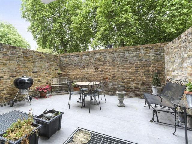 House for rent in Belsize Park, Cat Hill