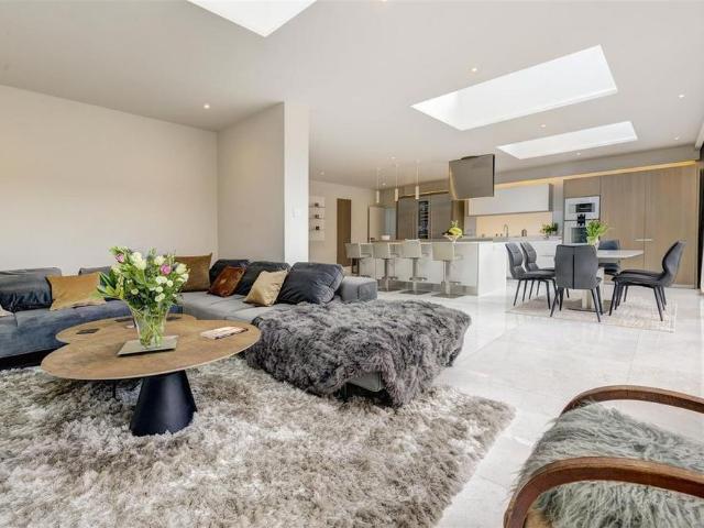 House for rent in Golders Green, Greater London