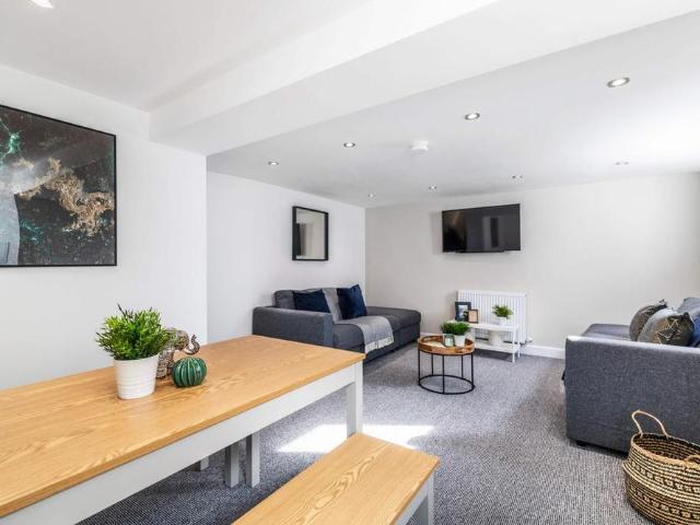 Room for rent in Hyde Park, Leeds