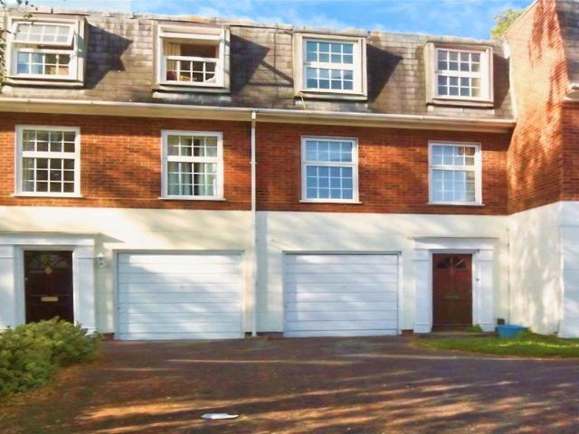 House for rent in Row Town, Surrey