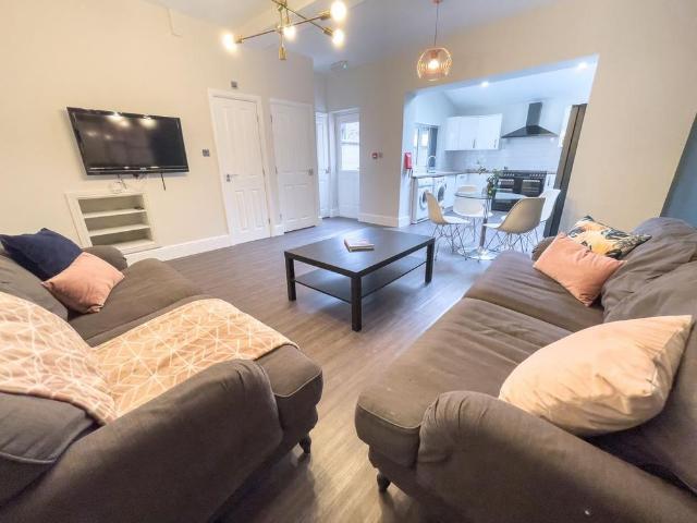House for rent in Kensington, Calderstones
