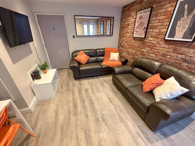 House for rent in Elm Park, Calderstones