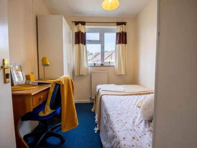 House for rent in Hales Place, The Bridge