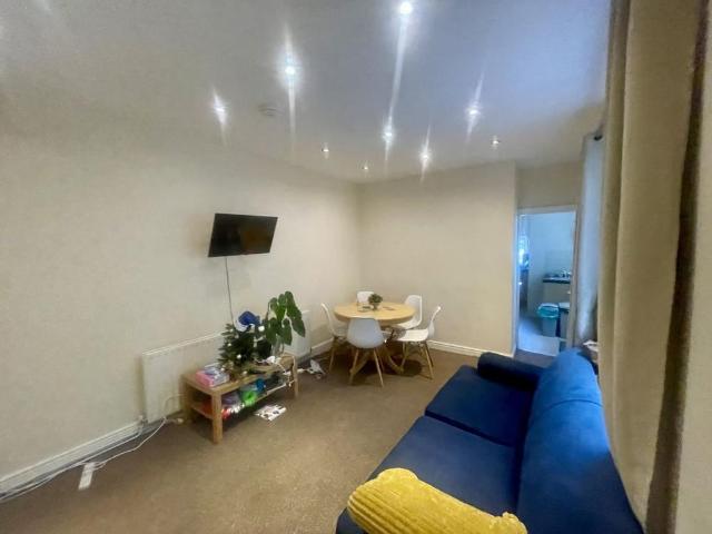 House for rent in Nangreaves, Wales