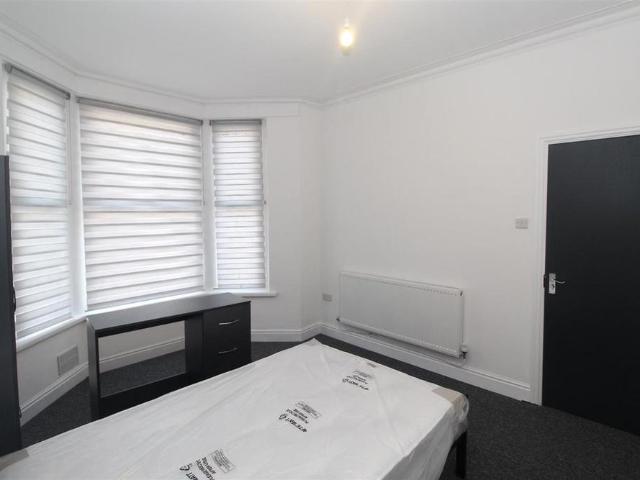 House for rent in Plasnewydd, Falcon Lodge