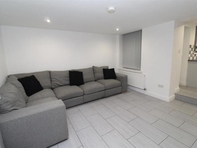 House for rent in Pontypridd, Wales