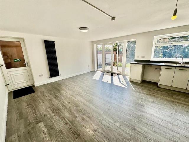 House for rent in Dixons Green, West Midlands