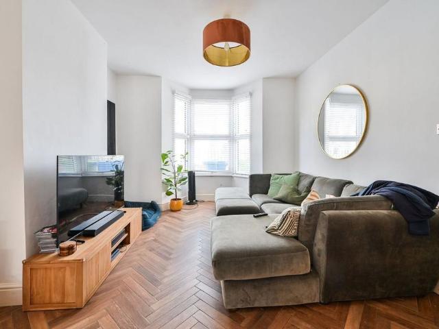 House for rent in Bellenden, Greater London