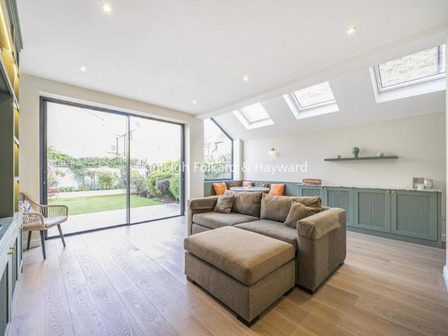 House for rent in London Borough of Southwark, Greater London