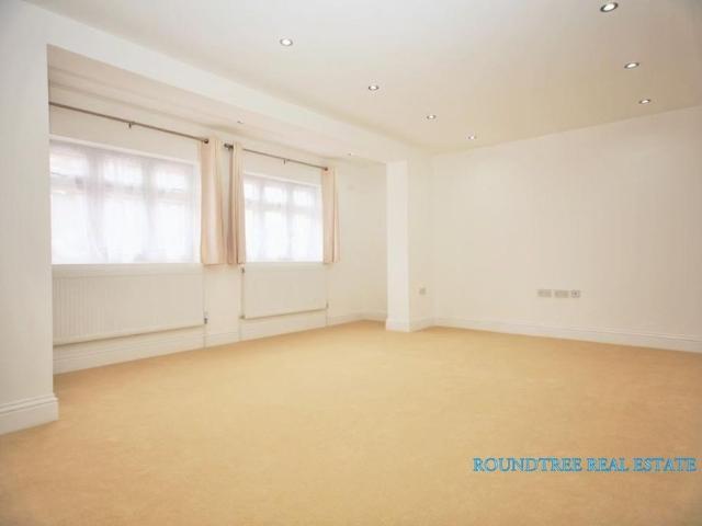 House for rent in Mill Hill, Greater London