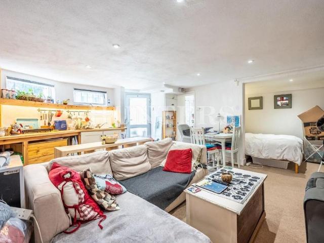 House for rent in Stamford Hill, Greater London