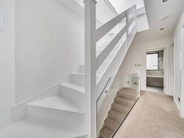 House for rent in Chalk Farm, London