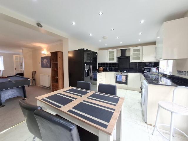 House for rent in Highfield, Pouchen End