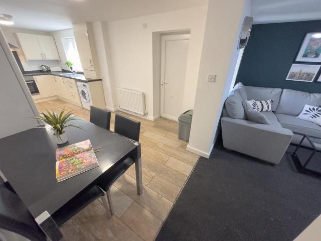 House for rent in Kensington, Calderstones