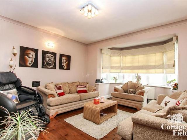 House for rent in Oakwood, Greater London