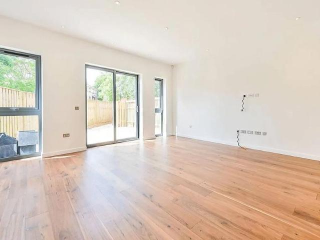 House for rent in Strand-on-the-Green, Greater London