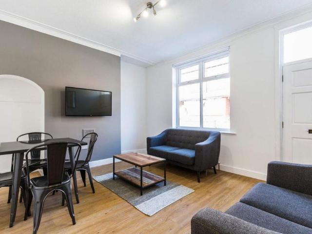 Room for rent in Woodhouse Cliff, Leeds