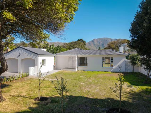 House for sale in Dennedal, City of Cape Town