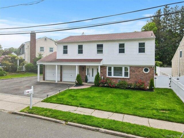 House for sale in Huntington, New York