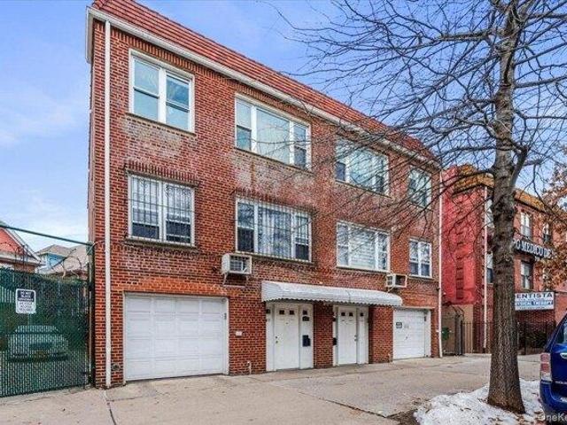House for sale in Queens, Arverne