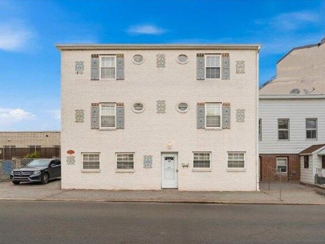 House for sale in Hudson, New Jersey