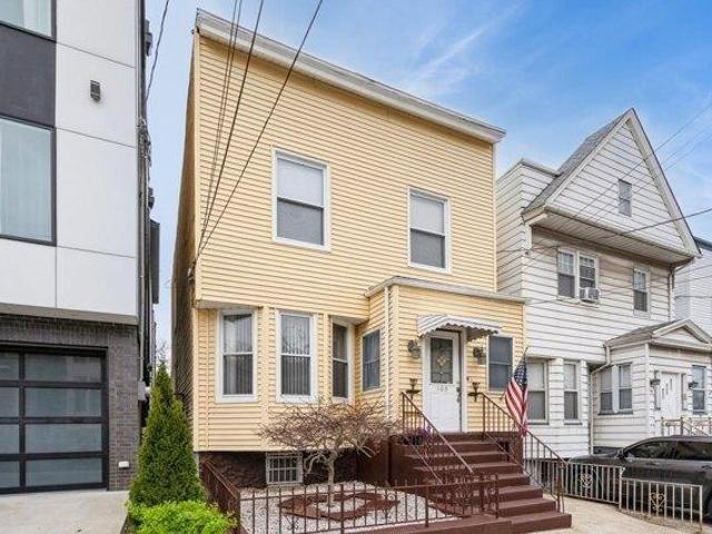 House for sale in Hudson, New Jersey