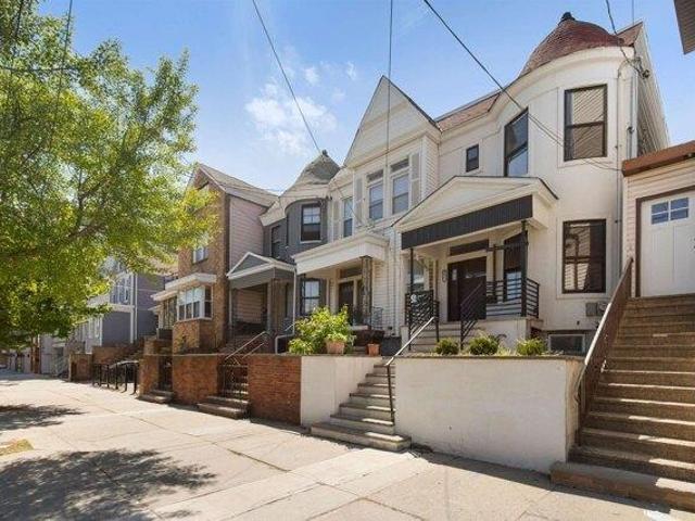 House for sale in Croxton, Jersey City