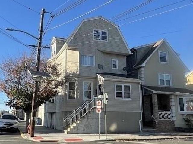 House for sale in Hudson, New Jersey