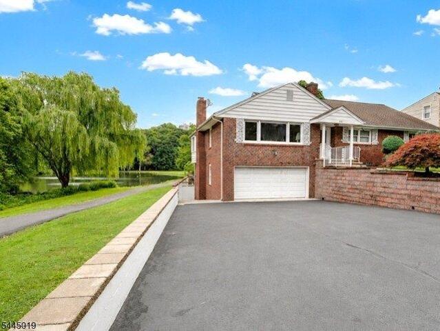 House for sale in Kenilworth, New Jersey