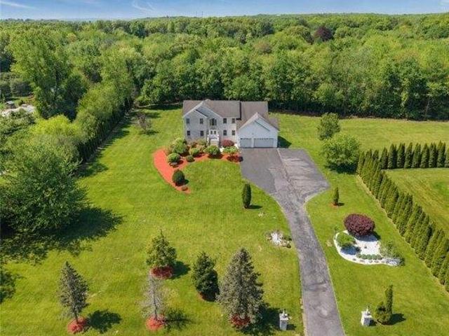 House for sale in Lincoln, Rhode Island