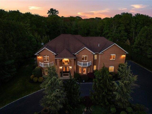 House for sale in Lincoln, Rhode Island