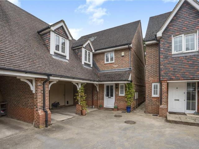 House for sale in Heol-las, Surrey
