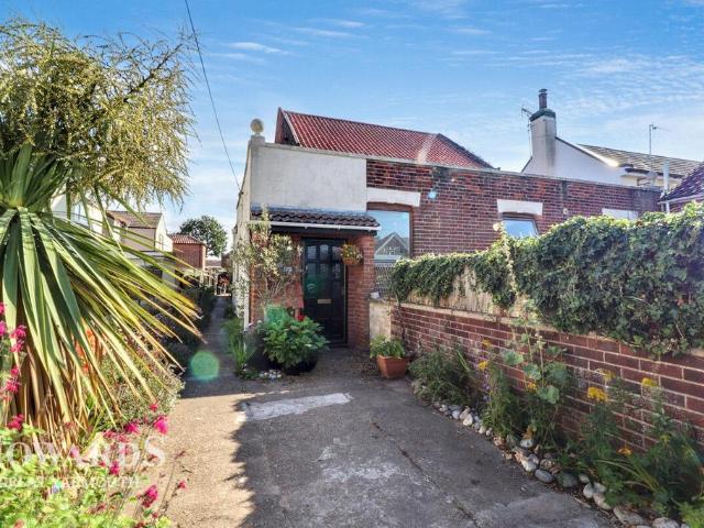 House for sale in Caister-on-Sea, Great Yarmouth