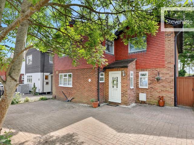 House for sale in Chigwell, Epping