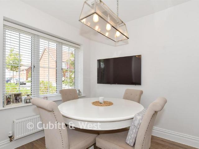 House for sale in Cox Green, Horsham