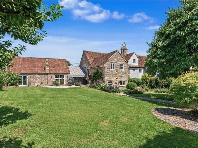 House for sale in Ashlyns Estate, Pouchen End