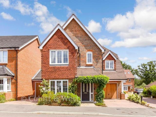 House for sale in Cox Green, Horsham