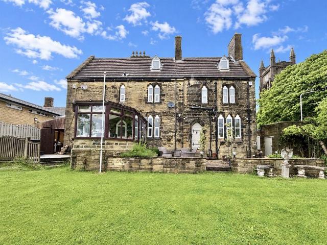 House for sale in Queensbury, West Yorkshire