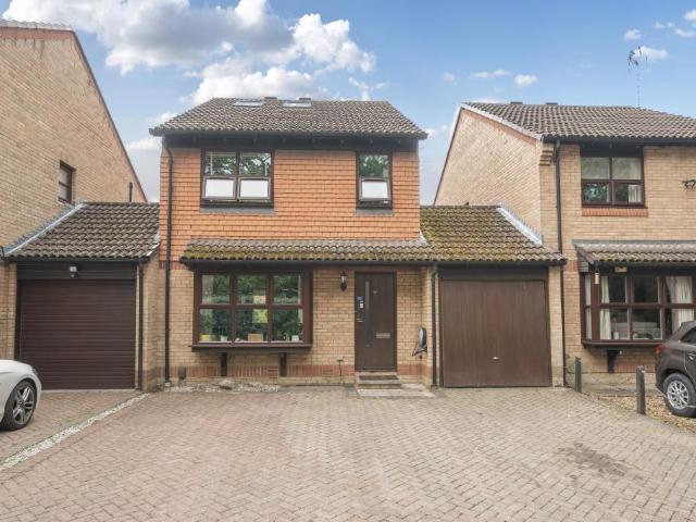 House for sale in Horsell, Woking