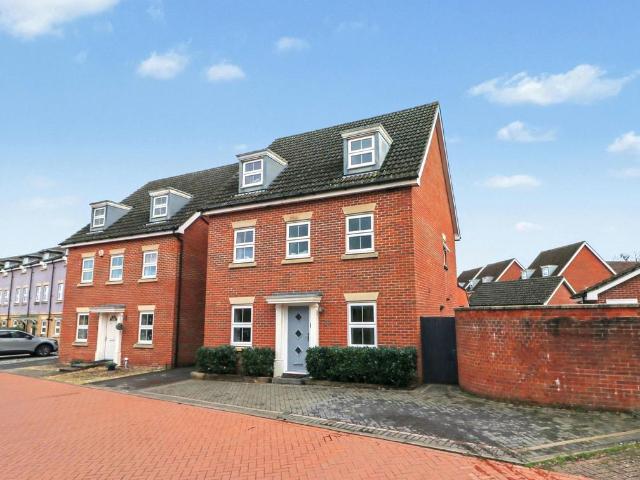 House for sale in Hedge End, Helford