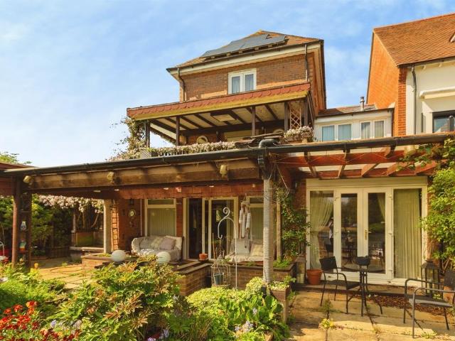 House for sale in Caldecott, Dromore